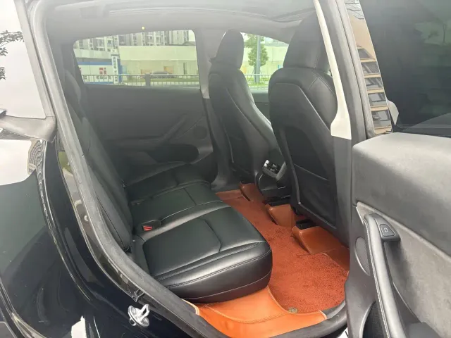 Tesla Model Y — Фото автомобиля 8
