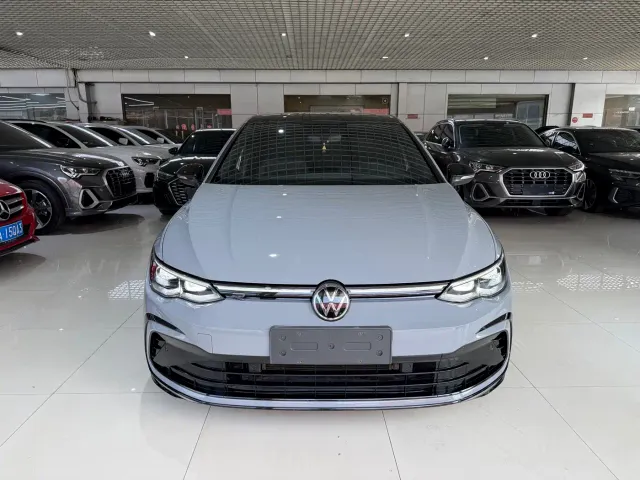 Volkswagen Golf — Фото автомобиля 2