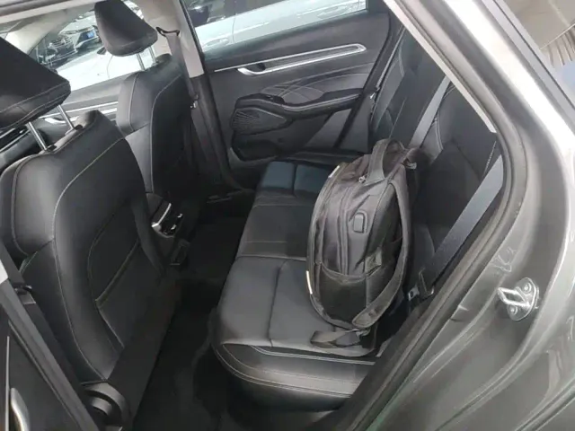 Geely Emgrand — Фото автомобиля 16