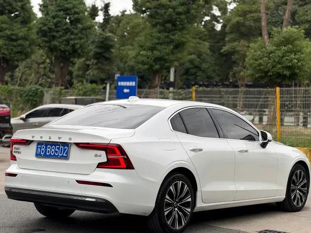 Volvo S60 — Фото автомобиля 8