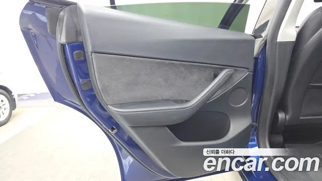 Tesla Model Y — Фото автомобиля 14