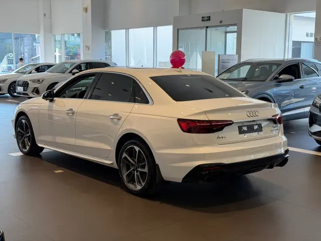 Audi A4L — Фото автомобиля 4