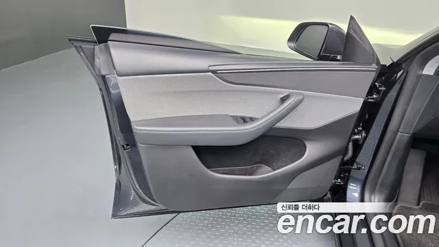Tesla Model Y — Фото автомобиля 12