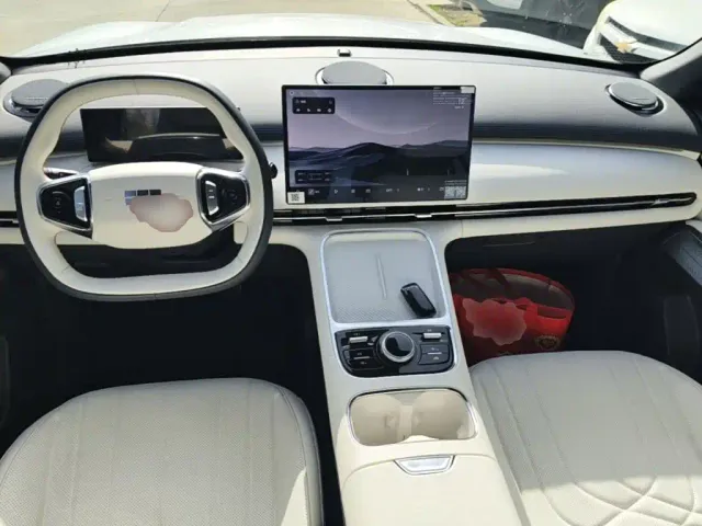 Geely Galaxy Starship 7 EM-i — Фото автомобиля 9