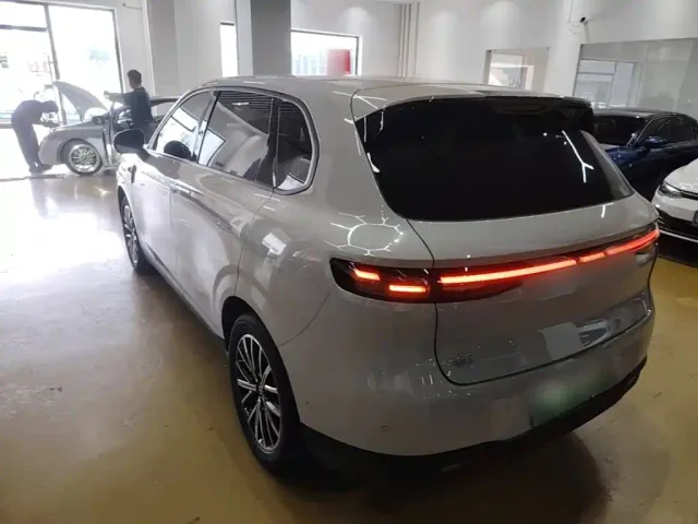 Leapmotor B10 — Фото автомобиля 4