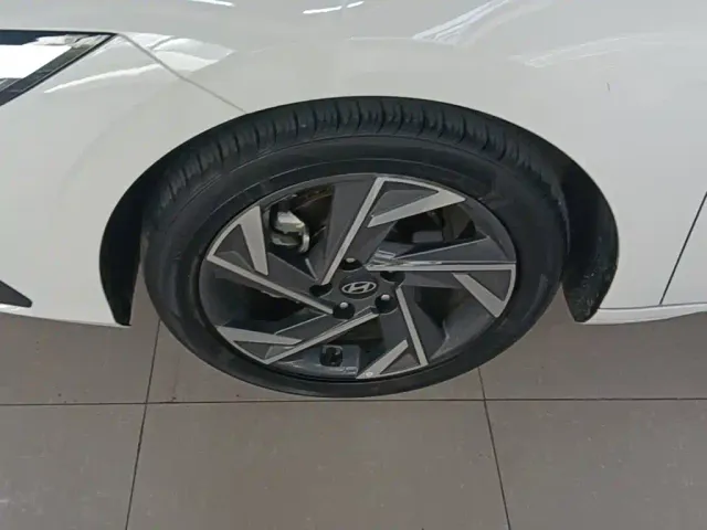 Hyundai Elantra — Фото автомобиля 22