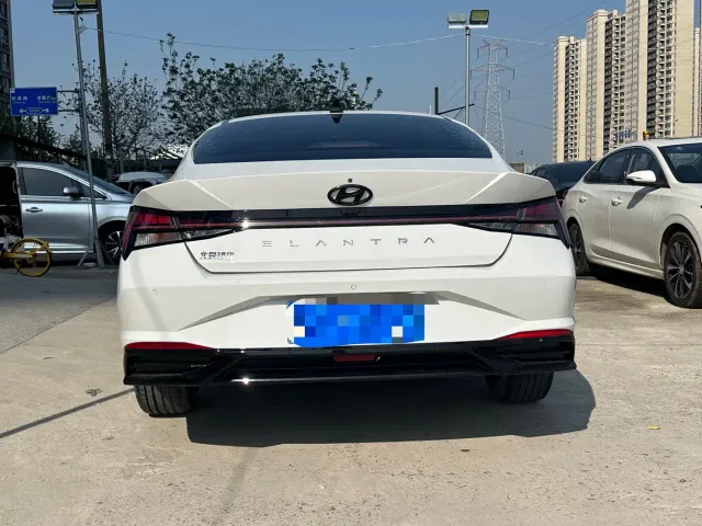 Hyundai Elantra — Фото автомобиля 14