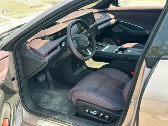 Xiaomi SU7 — Фото автомобиля 8
