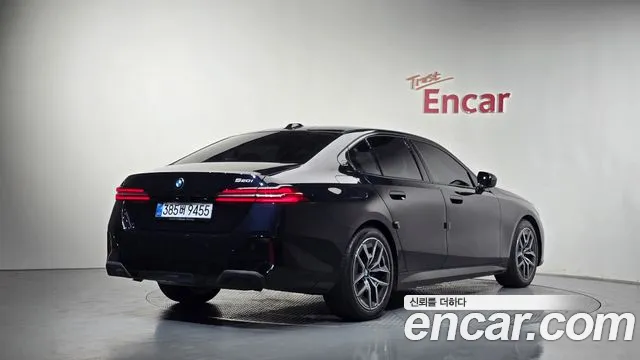 BMW 5-Series — Фото автомобиля 2
