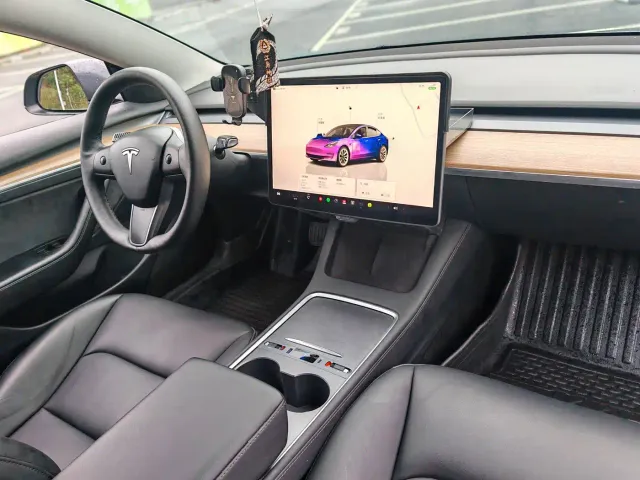 Tesla Model 3 — Фото автомобиля 23