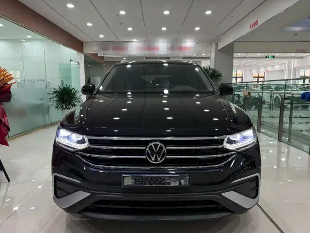 Volkswagen Tiguan L — Фото автомобиля 2