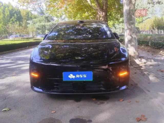 Li Auto i8 — Фото автомобиля 2