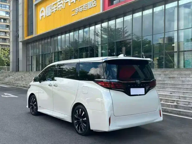 Toyota Alphard — Фото автомобиля 4