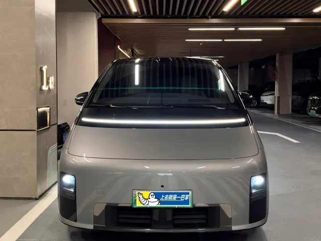 Li Auto MEGA — Фото автомобиля 2