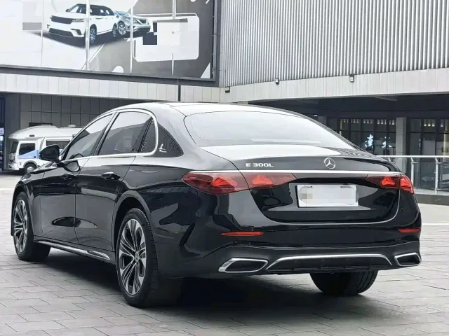 Mercedes-Benz E-Class — Фото автомобиля 9
