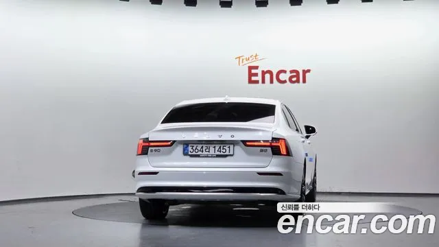 Volvo S90 — Фото автомобиля 4