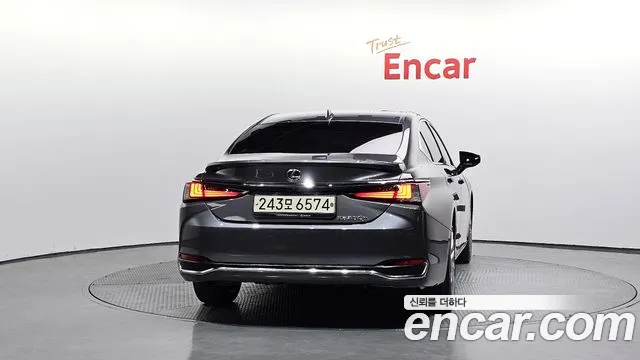 Lexus ES — Фото автомобиля 4