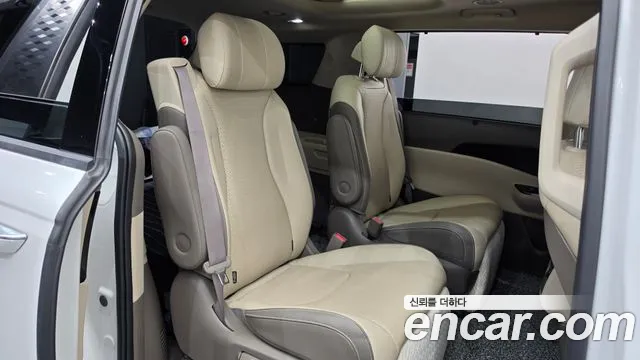 Kia Carnival Generation 4 — Фото автомобиля 12