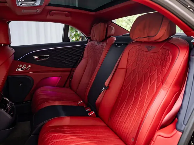 Bentley Flying Spur — Фото автомобиля 13