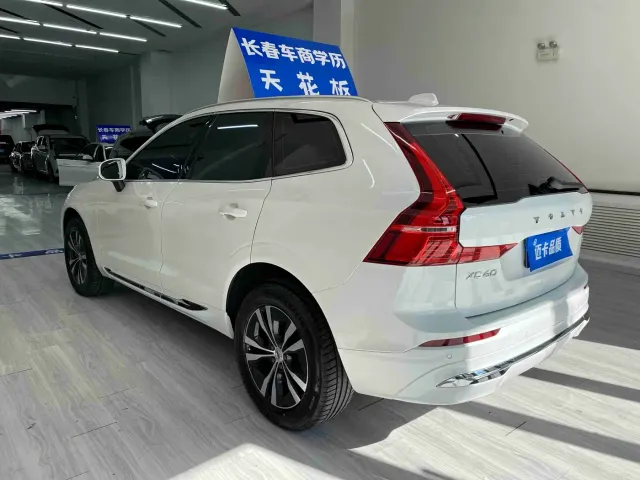 Volvo XC60 — Фото автомобиля 5