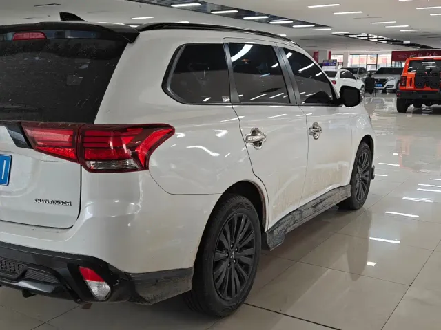 Mitsubishi Outlander — Фото автомобиля 6