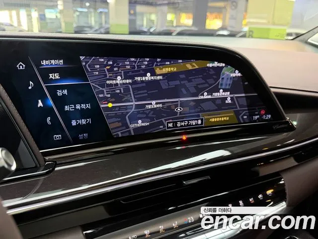 Cadillac Escalade — Фото автомобиля 14