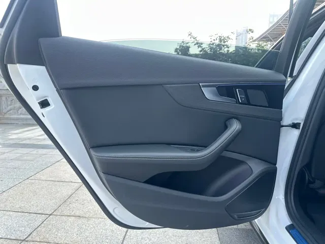 Audi A4L — Фото автомобиля 24