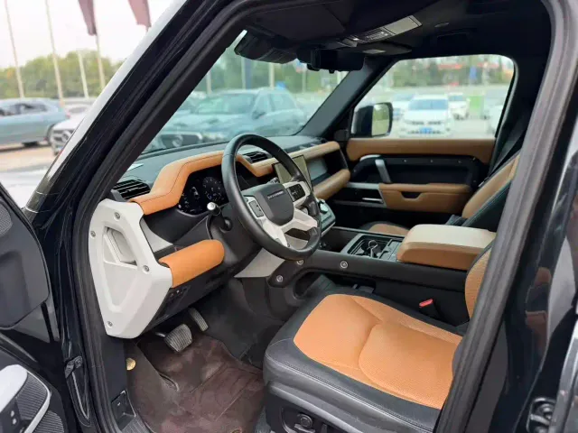Land Rover Defender — Фото автомобиля 9