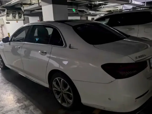 Mercedes-Benz E-Class — Фото автомобиля 3