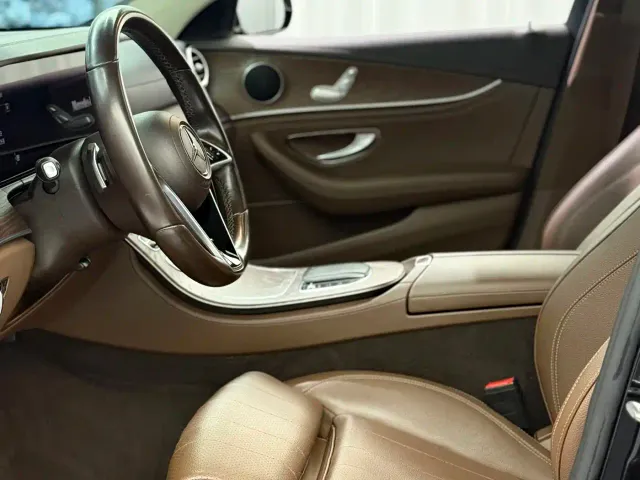 Mercedes-Benz E-Class — Фото автомобиля 4