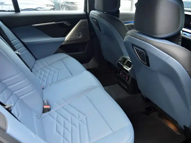 BMW 5 Series — Фото автомобиля 14
