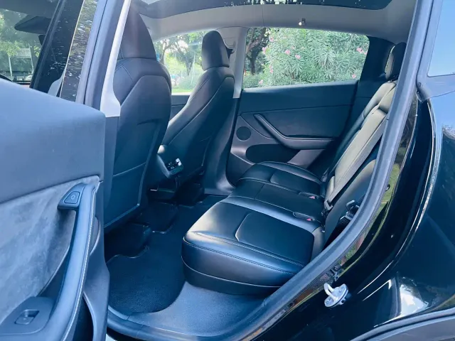 Tesla Model Y — Фото автомобиля 9