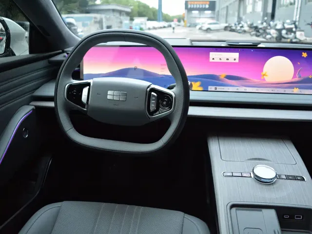 Geely Galaxy E8 — Фото автомобиля 11