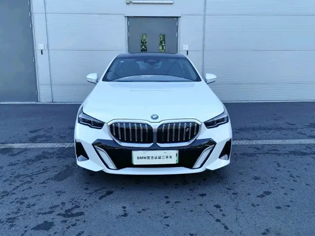 BMW i5 — Фото автомобиля 2