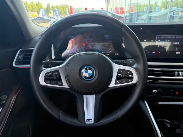 BMW i3 — Фото автомобиля 12