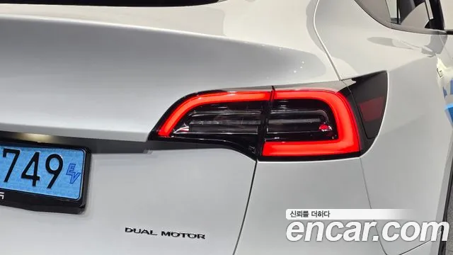 Tesla Model Y — Фото автомобиля 8