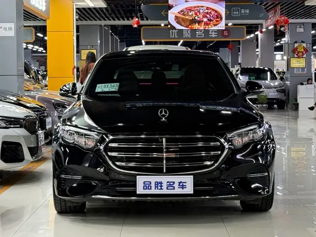 Mercedes-Benz E-Class — Фото автомобиля 2