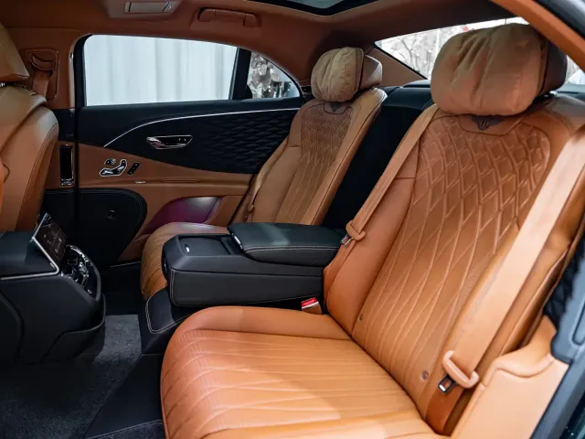 Bentley Flying Spur — Фото автомобиля 13