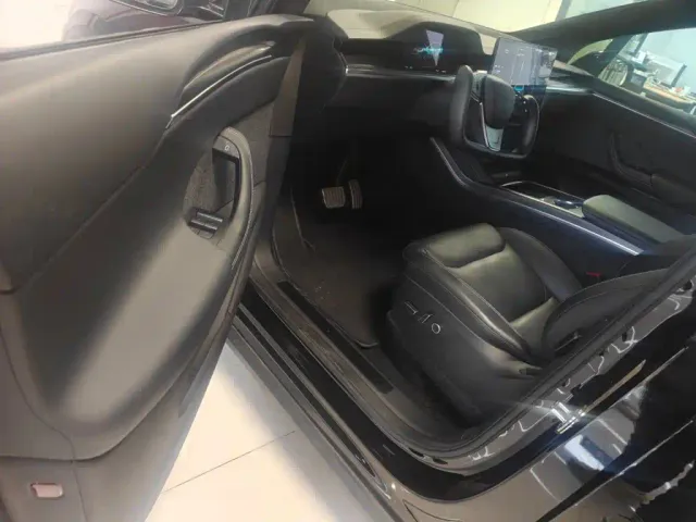 Tesla Model X — Фото автомобиля 5