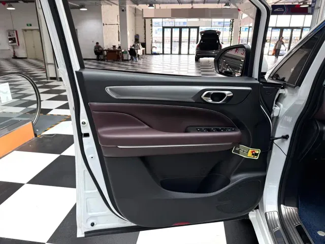 GAC Trumpchi M6 — Фото автомобиля 4