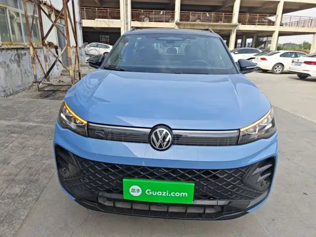 Volkswagen Tiguan L — Фото автомобиля 2