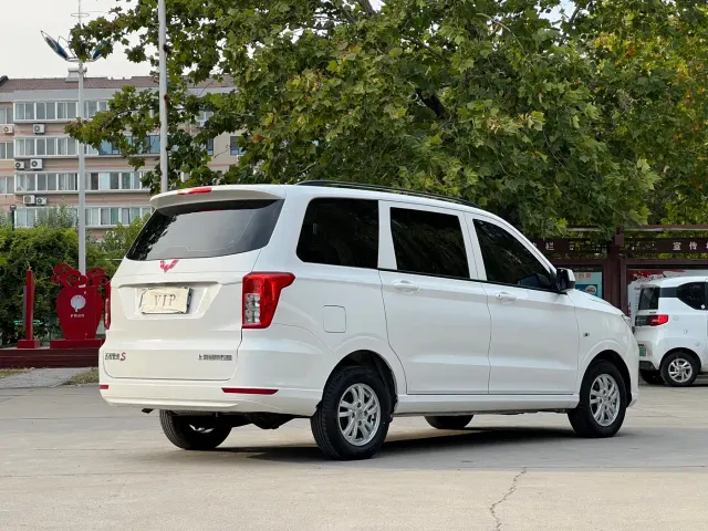 Wuling Hongguang — Фото автомобиля 6