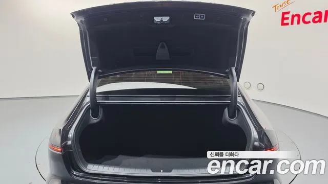 Hyundai Grandeur Grandeur (GN7) 2.5 Бензин 2WD — Фото автомобиля 16