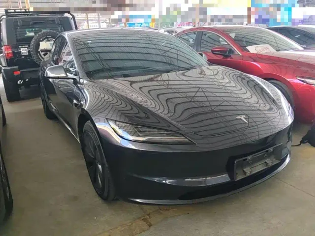 Tesla Model 3 — Фото автомобиля 3