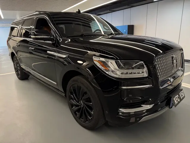 Lincoln Navigator — Фото автомобиля 3