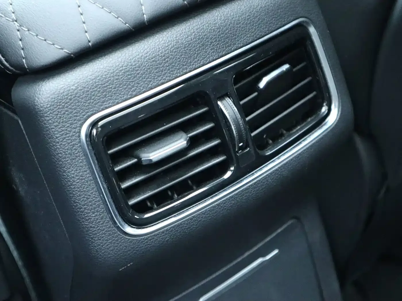 Hongqi Hongqi HS5 2022 2.0T Smart Connect Premium Edition — Фото автомобиля 12