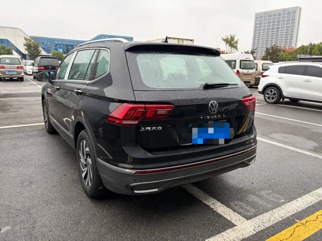 Volkswagen Tiguan L — Фото автомобиля 4