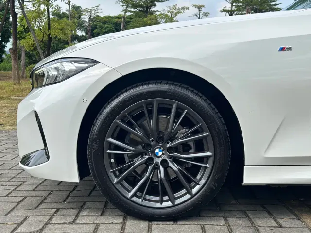 BMW 3 Series — Фото автомобиля 19