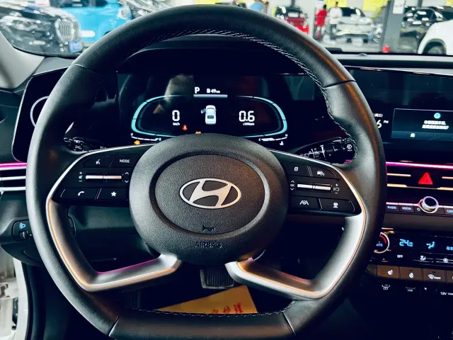 Hyundai Elantra — Фото автомобиля 7