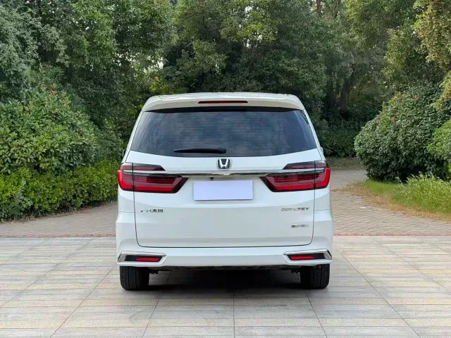 Honda Odyssey — Фото автомобиля 10